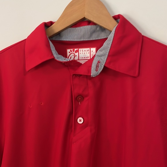 Chick-fil-A TEAM style oobe Recycled Fabric Red Short Sleeve Polo Shirt Medium - Picture 3 of 9